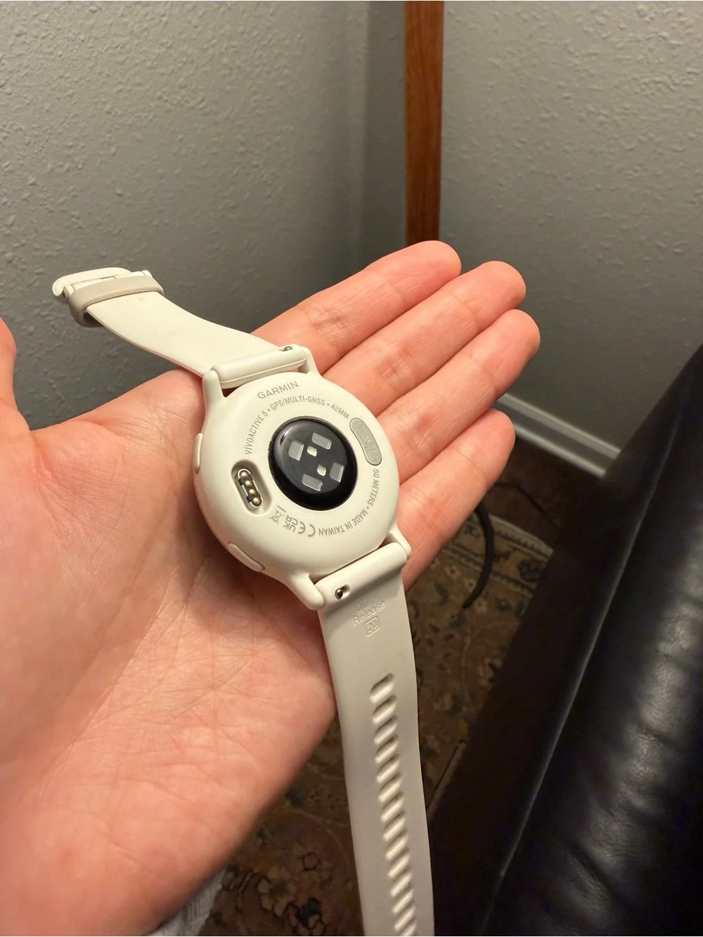 Garmin Vivoactive5 in ivory